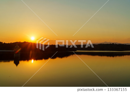 Lake Sayama's water intake tower bathed in the setting sun 133367155