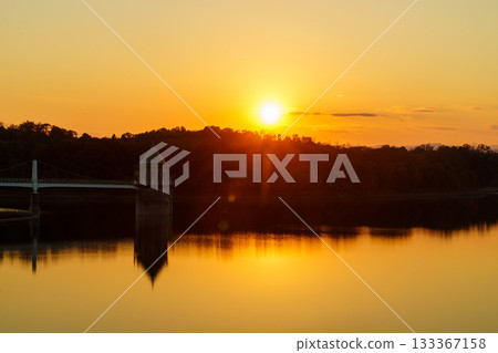 Lake Sayama's water intake tower bathed in the setting sun 133367158