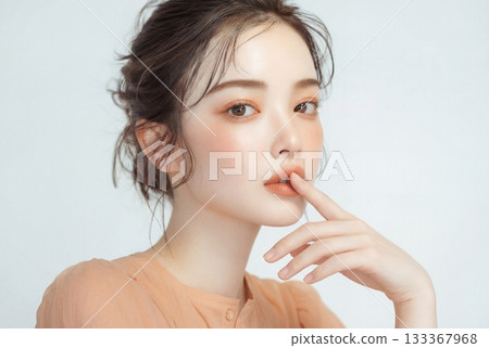 Beautiful woman  133367968