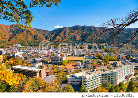 栃木縣日光市鬼怒川溫泉秋葉染紅的景色 133368023
