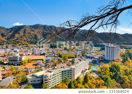 栃木縣日光市鬼怒川溫泉秋葉染紅的景色 133368024