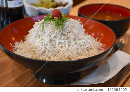 Shinojima Whole Boiled Octopus 133368405