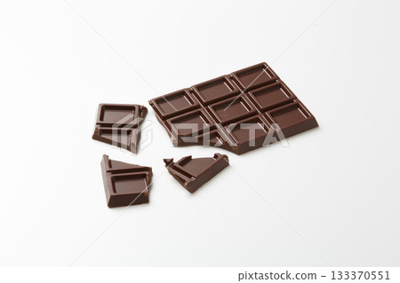 Image of bitter chocolate bar 133370551