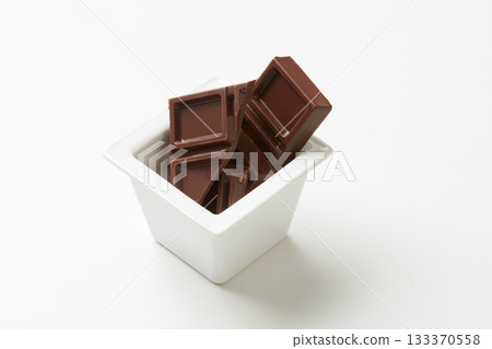 苦巧克力棒的圖片 苦巧克力棒的圖片 133370558