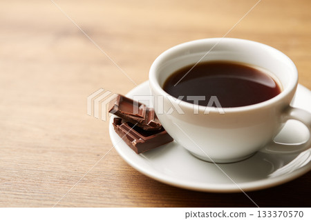 Image of bitter chocolate bar 133370570