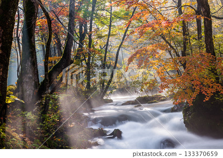 [青森縣_奧入瀨溪谷]十月的秋色石枝戶 133370659