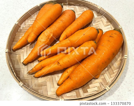 Irregular and interesting carrots 1 Irregular and interesting carrots 1 133370870