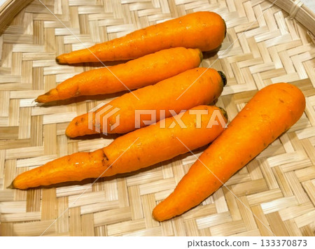 9根大小不一的小胡蘿蔔 9根大小不一的小胡蘿蔔 133370873