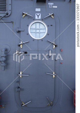 Door of the destroyer 133371907
