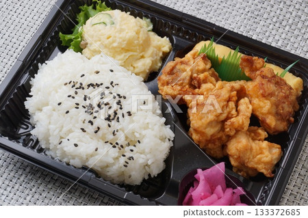 炸雞午餐 133372685