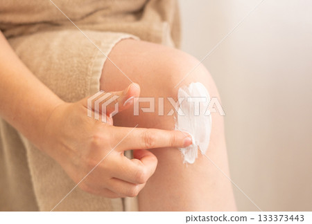 Cream on knee skin. Applying the lotion to dry rough legs skin, elbow moisturizing creme Cream on knee skin. Applying the lotion to dry rough legs skin, elbow moisturizing creme 133373443