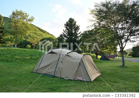 黃昏時分的莫亞丘陵露營地和山景(青森縣) 黃昏時分的莫亞丘陵露營地和山景(青森縣) 133381392