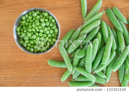 Peeling green peas Peeling green peas 133381526