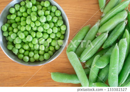 Peeling green peas 133381527