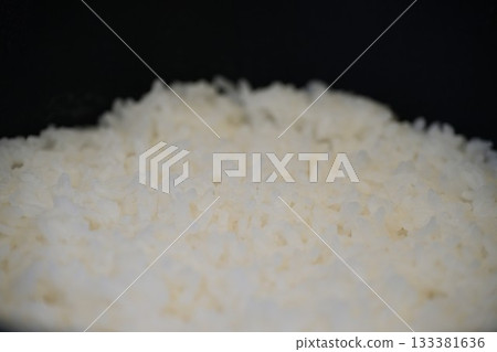 營地新鮮煮好的白米飯 133381636