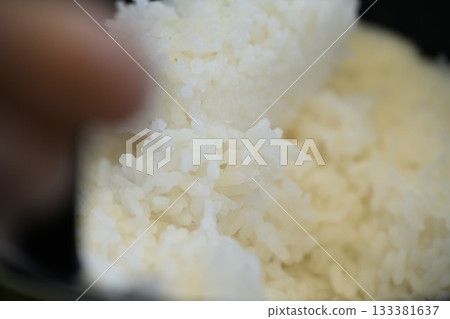 營地新鮮煮好的白米飯 133381637
