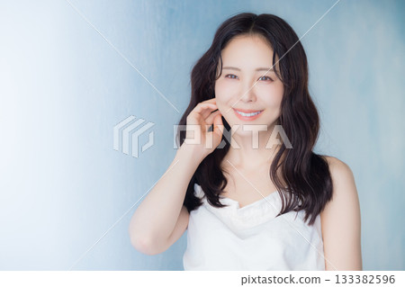 年輕女子髮型圖片 年輕女子髮型圖片 133382596