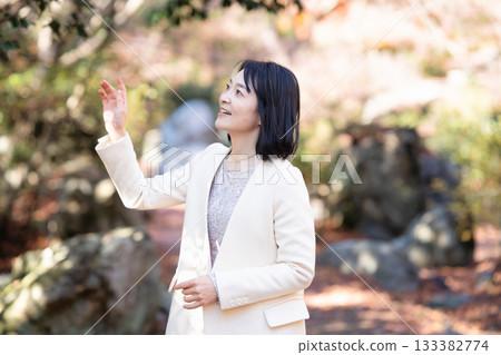 Middle-aged woman strolling through an autumn park 133382774