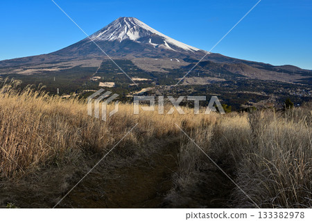 Mount Echizen in the Aitaka Mountains: Mount Fuji as seen from the Kayato hiking trail Mount Echizen in the Aitaka Mountains: Mount Fuji as seen from the Kayato hiking trail 133382978