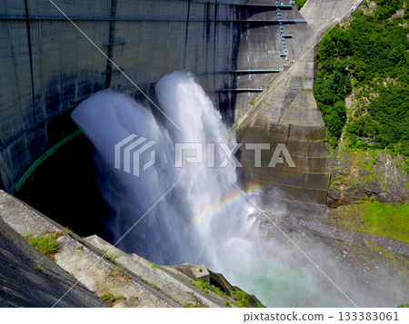 Kurobe Dam No. 4 in summer Kurobe Dam No. 4 in summer 133383061