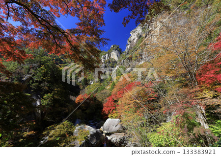 秋葉染紅了松泉峽 秋葉染紅了松泉峽 133383921