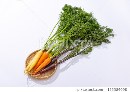 Colorful carrot zarumori with leaves 133384098