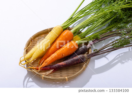 Colorful carrot zarumori with leaves 133384100