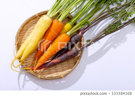 Colorful carrot zarumori with leaves 133384108