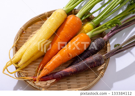 Colorful carrot zarumori with leaves 133384112