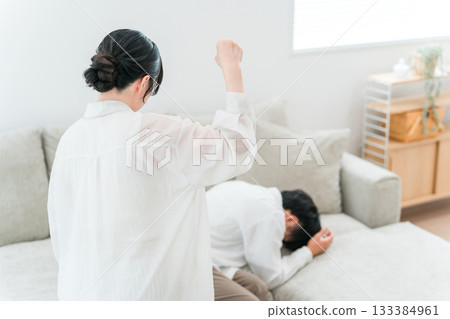 暴力、虐待妻子、與別的女人私奔的丈夫、男性（家庭暴力、專橫的妻子、言語虐待、毆打、嫉妒） 133384961