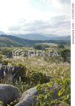 地球廣袤無垠,光影交織。 地球廣袤無垠,光影交織。 133385289