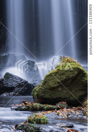 風景與瀑布 133386909