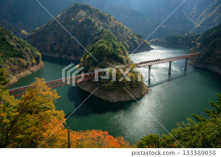 靜岡縣川根本町奧宇井城站的秋景美不勝收 133389038