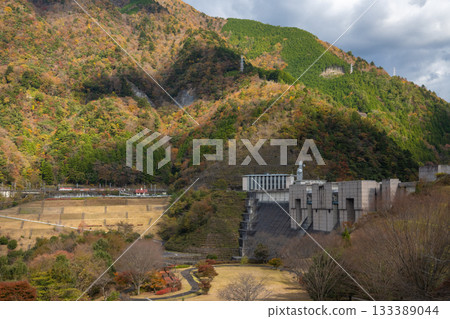 靜岡縣長島水壩附近(陡坡路段)大井川鐵道井川線上的Abt型機車 靜岡縣長島水壩附近(陡坡路段)大井川鐵道井川線上的Abt型機車 133389044