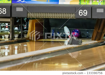 我在保齡球錦標賽中打出了全中。 133390756