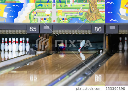 我在保齡球錦標賽中打出了全中。 133390898