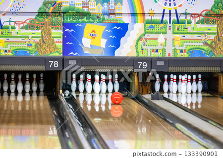 The ball hits the pins in a bowling tournament 133390901