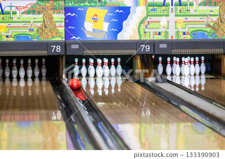 我在保齡球比賽上把吊襪帶弄丟了。 133390903