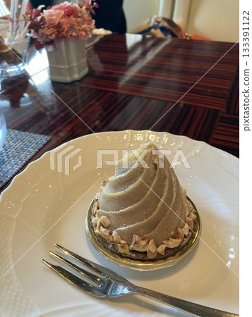 經典甜點:白盤上的蒙布朗蛋糕 經典甜點:白盤上的蒙布朗蛋糕 133391122