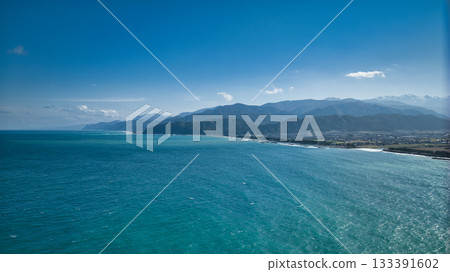 As autumn deepens, the detached breakwater and waves along Shimoniikawa Coast in eastern Toyama Prefecture As autumn deepens, the detached breakwater and waves along Shimoniikawa Coast in eastern Toyama Prefecture 133391602