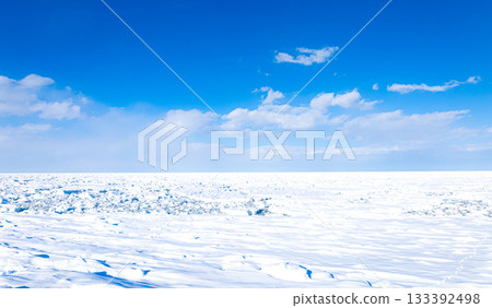 A blue sky and a winter scene of drift ice filling the Sea of Okhotsk in Hokkaido A blue sky and a winter scene of drift ice filling the Sea of Okhotsk in Hokkaido 133392498