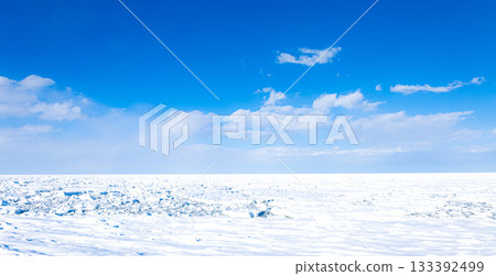 A blue sky and a winter scene of drift ice filling the Sea of Okhotsk in Hokkaido A blue sky and a winter scene of drift ice filling the Sea of Okhotsk in Hokkaido 133392499