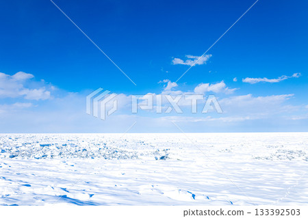 A blue sky and a winter scene of drift ice filling the Sea of Okhotsk in Hokkaido A blue sky and a winter scene of drift ice filling the Sea of Okhotsk in Hokkaido 133392503