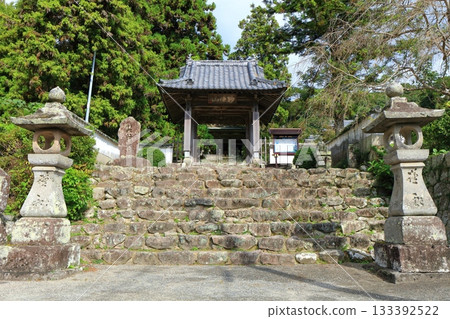 【大分縣】國崎半島上的仙國寺正門 【大分縣】國崎半島上的仙國寺正門 133392522