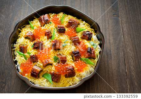 chirashi sushi  133392559