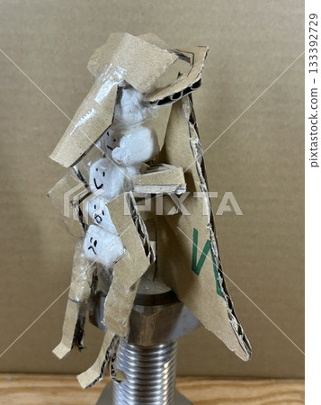 “原創恐怖紙板怪物藝術” 133392729