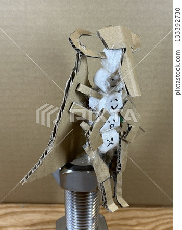 “原創恐怖紙板怪物藝術” 133392730