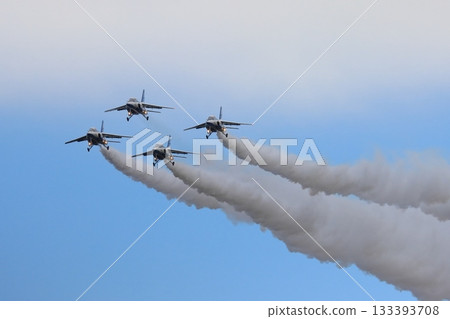 Blue Impulse's Demonstration Flight: Diamond Dirty Turn Blue Impulse's Demonstration Flight: Diamond Dirty Turn 133393708