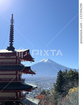 從荒倉山淺間公園的觀景台上眺望富士山 133394299