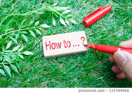 紅色字體「如何做」和一支紅筆。學習和提問的畫面。 133394668